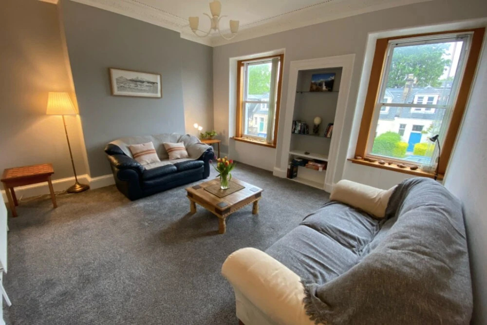Cosy 2 Bedroom Home in Edinburgh in a Great Location