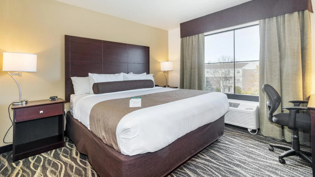 Cobblestone Hotel & Suites - De Pere Green Bay
