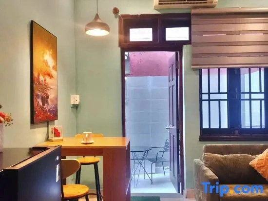 Beautiful studio with loft, near the golf course, airport