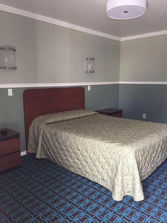 Shirley Motel