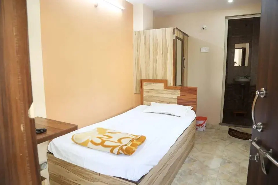 Hotel Jaisons by OYO Rooms