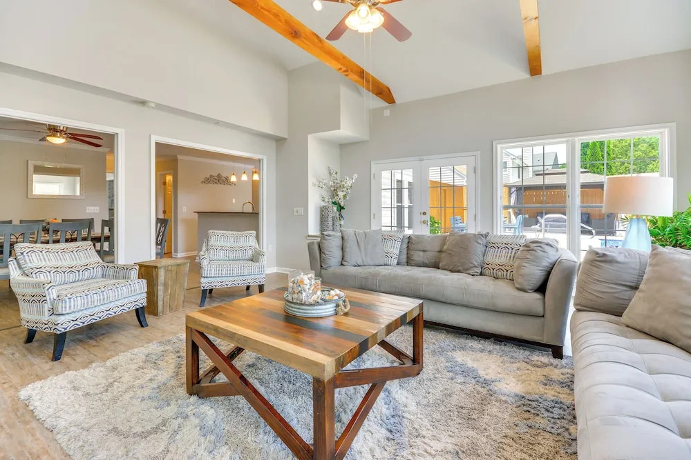 Fenced Yard & Ping-pong Table: Spacious Graham Gem