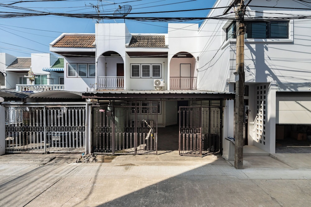 FunnD Mrt lat phrao 5Beds NetflixYouTube