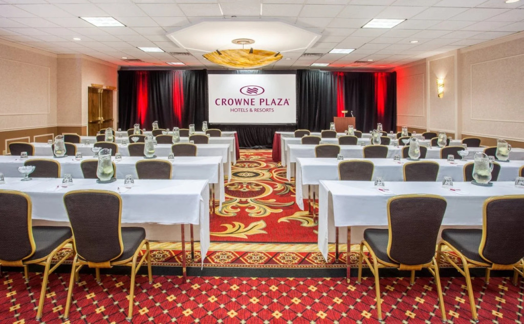 Crowne Plaza Hotel Chicago-Northbrook