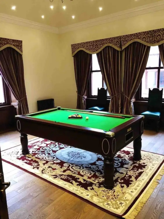 Beautiful 4-Bed Villa in Glasgow