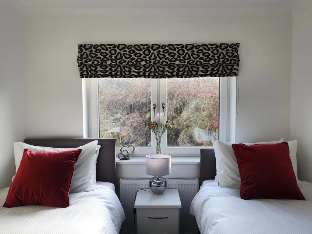 22 Waters Edge Banff (Adults Only)