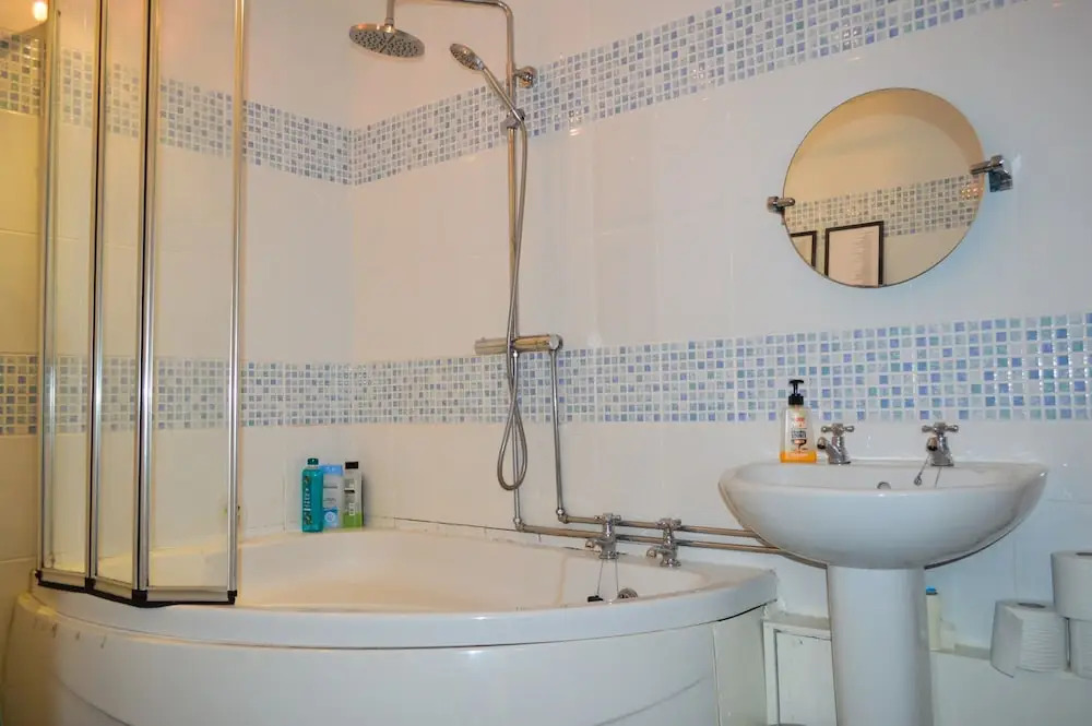 Colourful 2 Bedrooms Apartment Near Leith Walk
