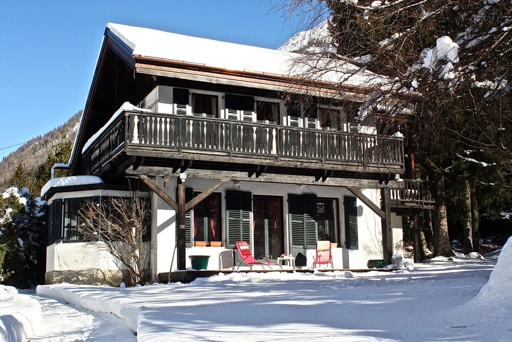 Chalet White Attack