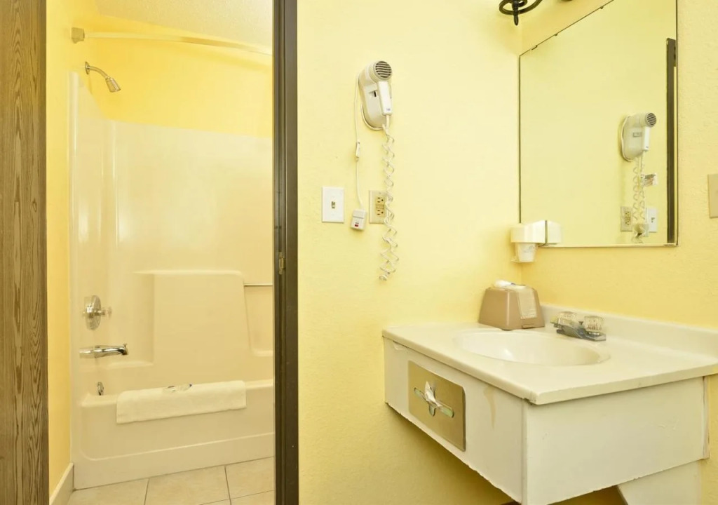 Burnsville Inn & Suites