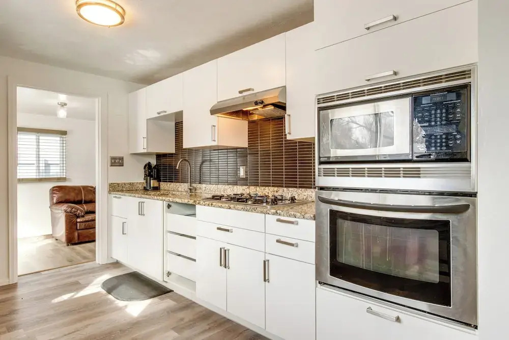 Covered Patio, Gas Grill & Yard: Sheridan Home!
