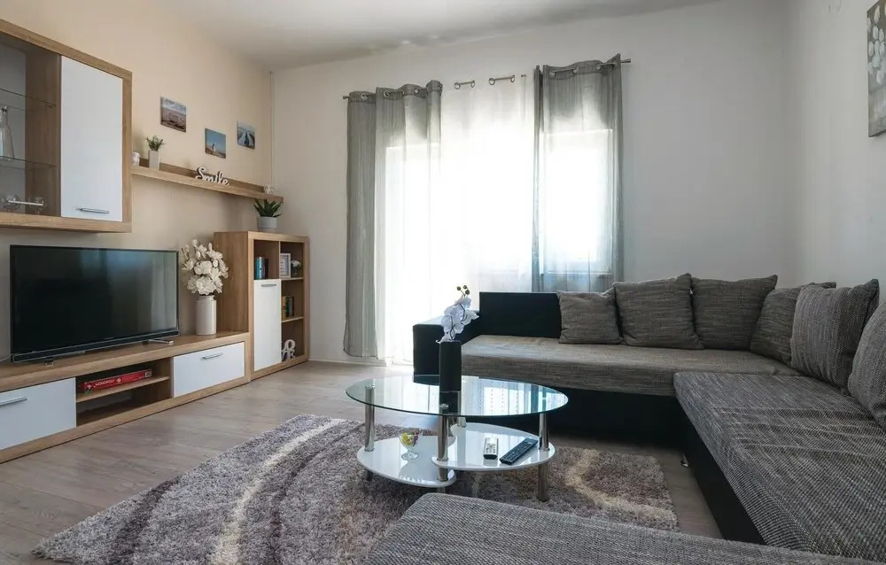 Awesome Home in Gorica With Wifi and 5 Bedrooms