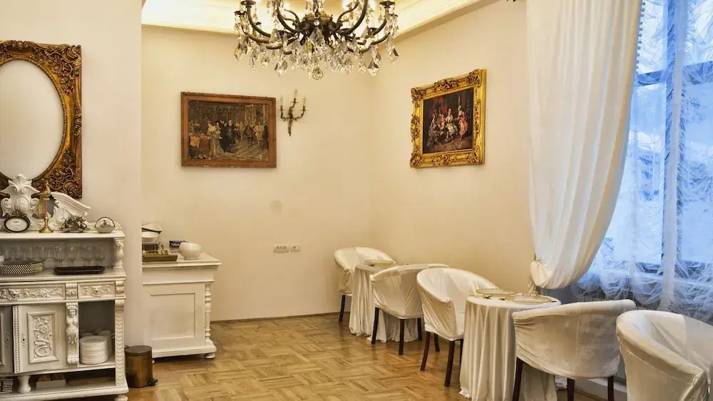 Conacul Coroanei Luxury Boutique