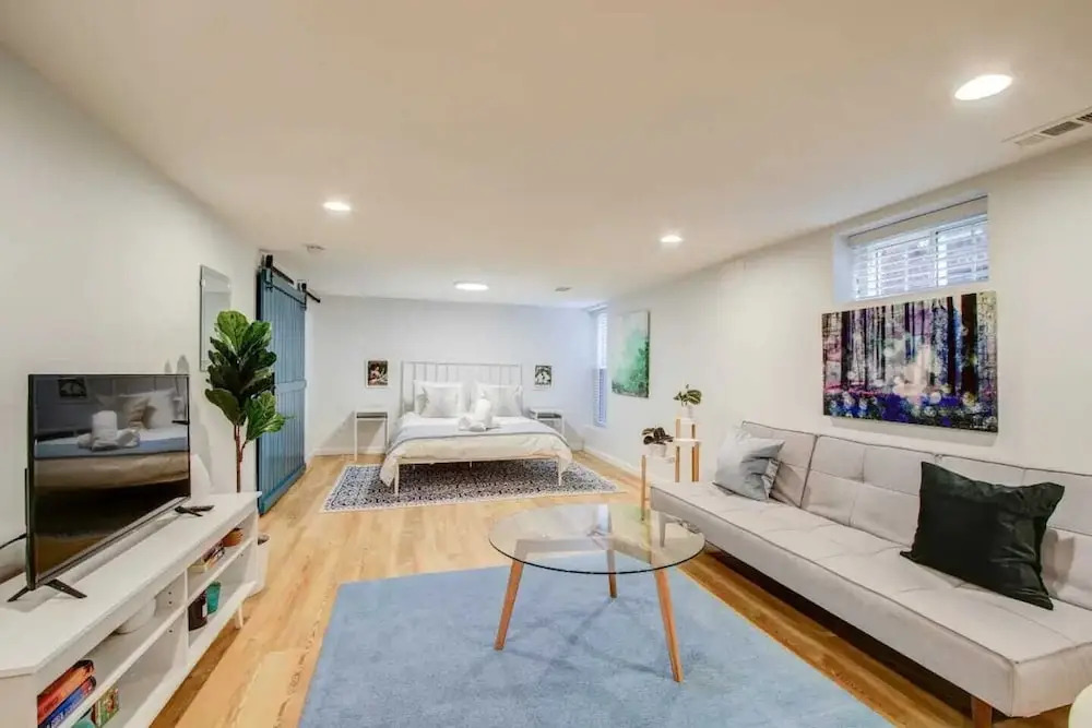 Comfortable Clean Private Studio in Serene DC Neighborhood With Responsive Friendly Host