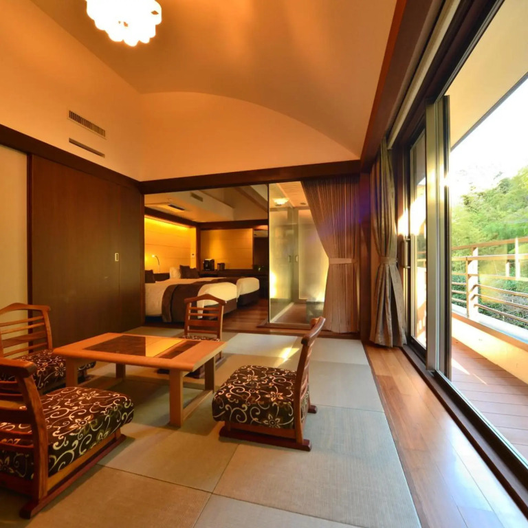 Hakone Kamon