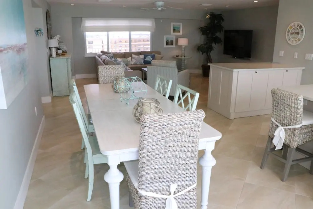 Jamaica Royale - 804 - 2 Br Condo