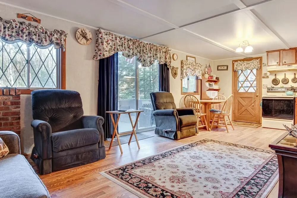 < 1 Mi to Lake Winnipesaukee: Family Winter Escape