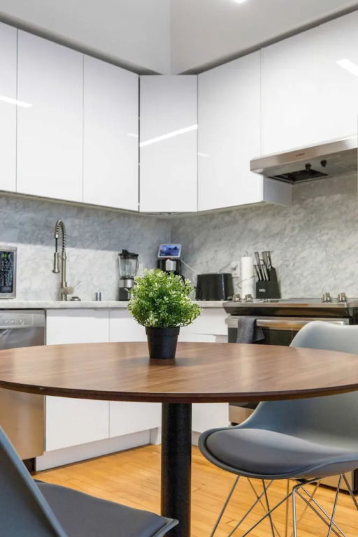 Stylish Deluxe 1BR At HWH by Oneluxstay