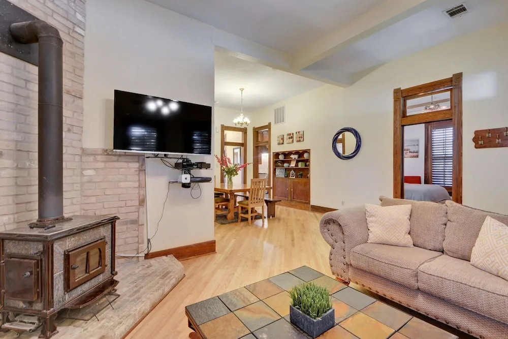 7BR 4BA Unique House and Cottage South Congress Austin by RedAwning