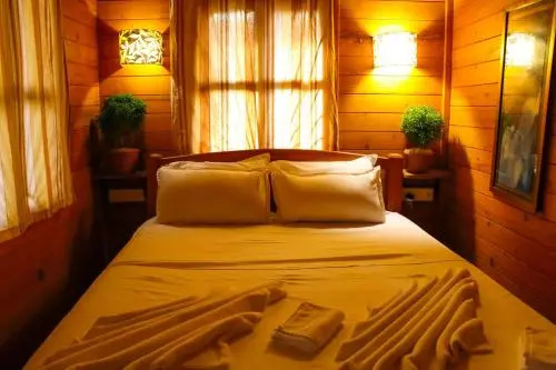 Pele's Windsong Wood Cottage on the beach