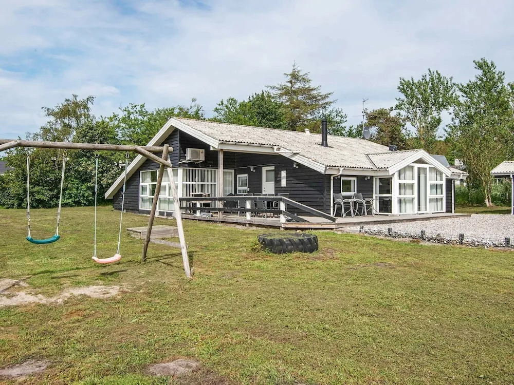 Cosy Holiday Home in Ebeltoft With Table Football