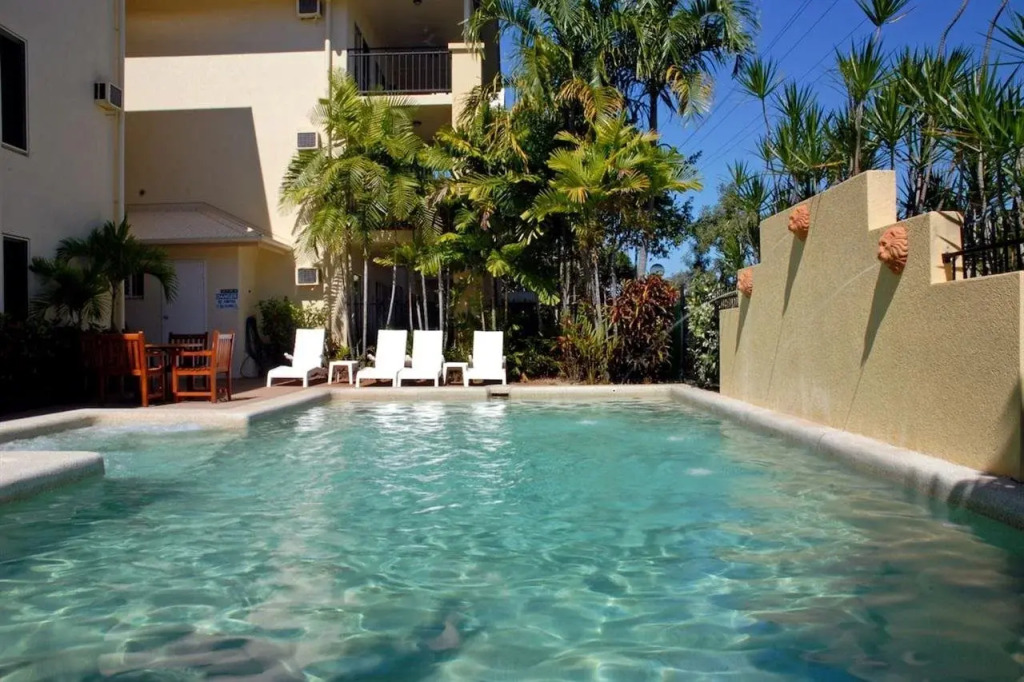 Bay Village Tropical Retreat & Apartments