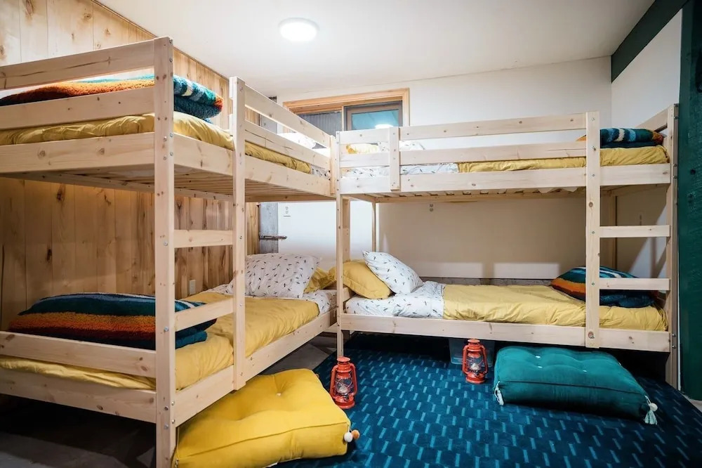 87sl - Starlink - Sauna - Pets Ok - Sleeps 8 2 Bedroom Cabin by RedAwning