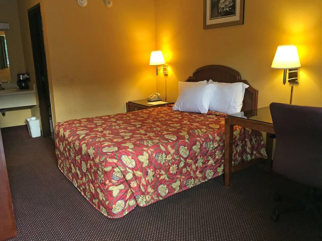 Days Inn by Wyndham York Alabama