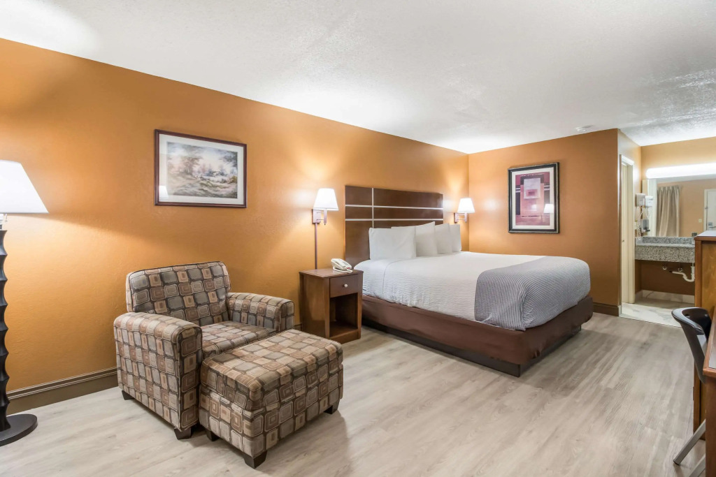 Econo Lodge Selmer