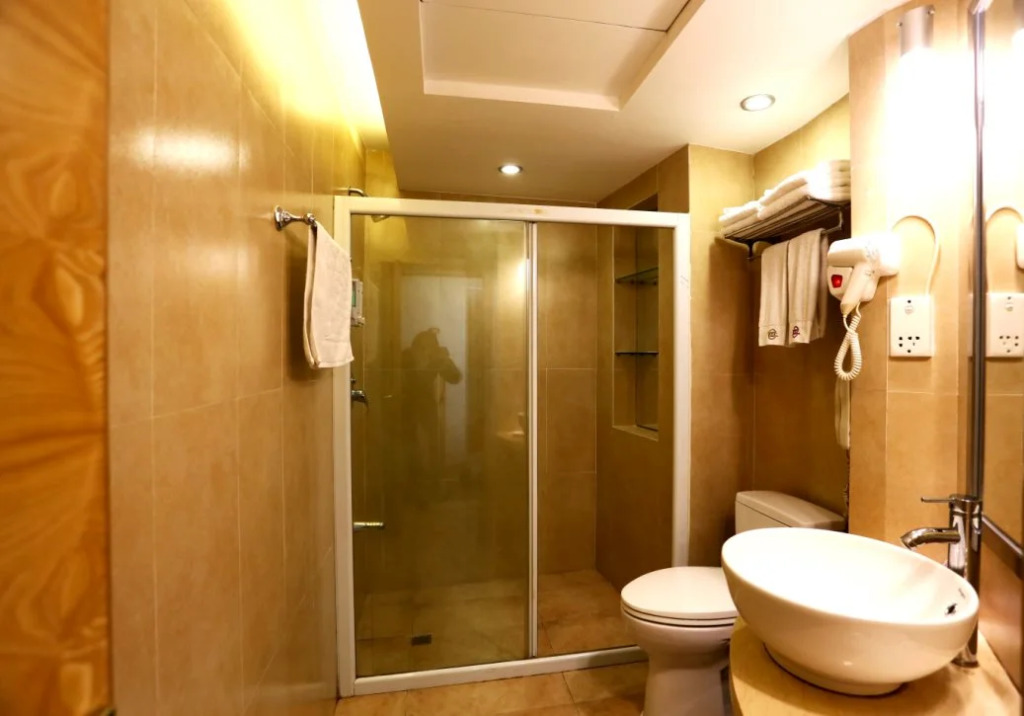 Sichuan Hotel Shenzhen,Near Huaqiang North