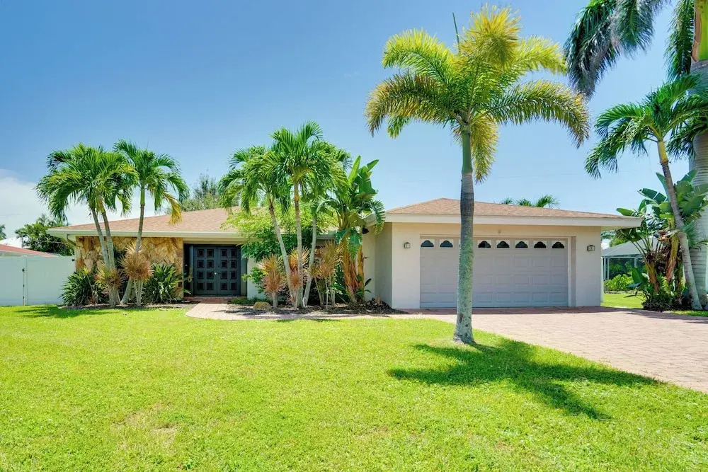 Heated Saltwater Pool < 2 Mi to Yacht Club Beach!