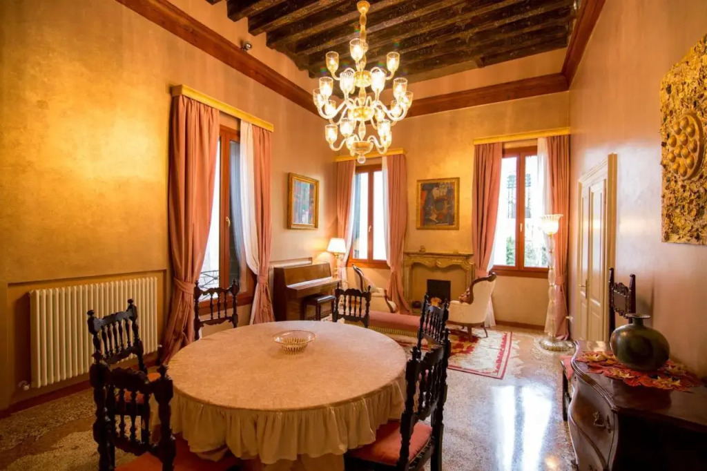 Fortuny 3967 Luxury suites wine