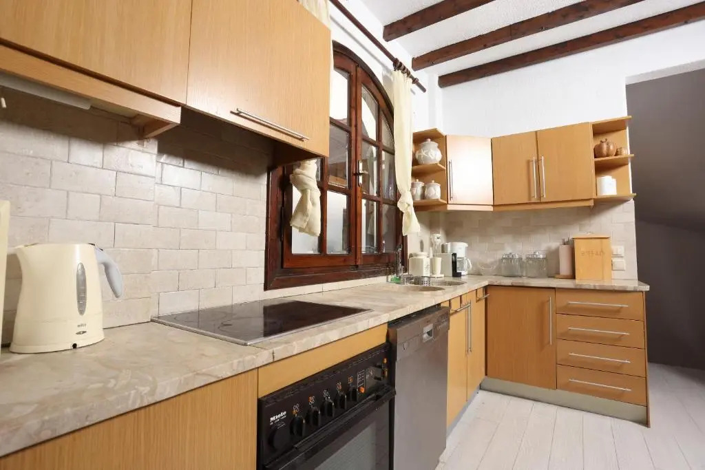 Villa Delta - 5 Bdrms, 2 min walk to Mamalouka, Blue Carpet