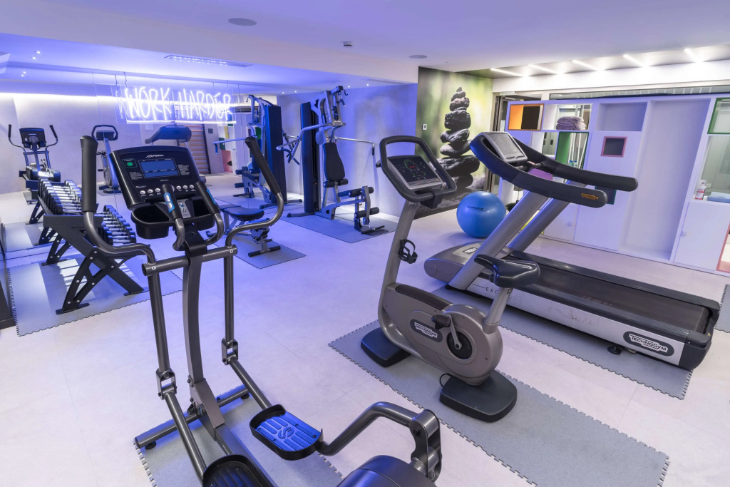 Suites Plaza Hotel & Wellness