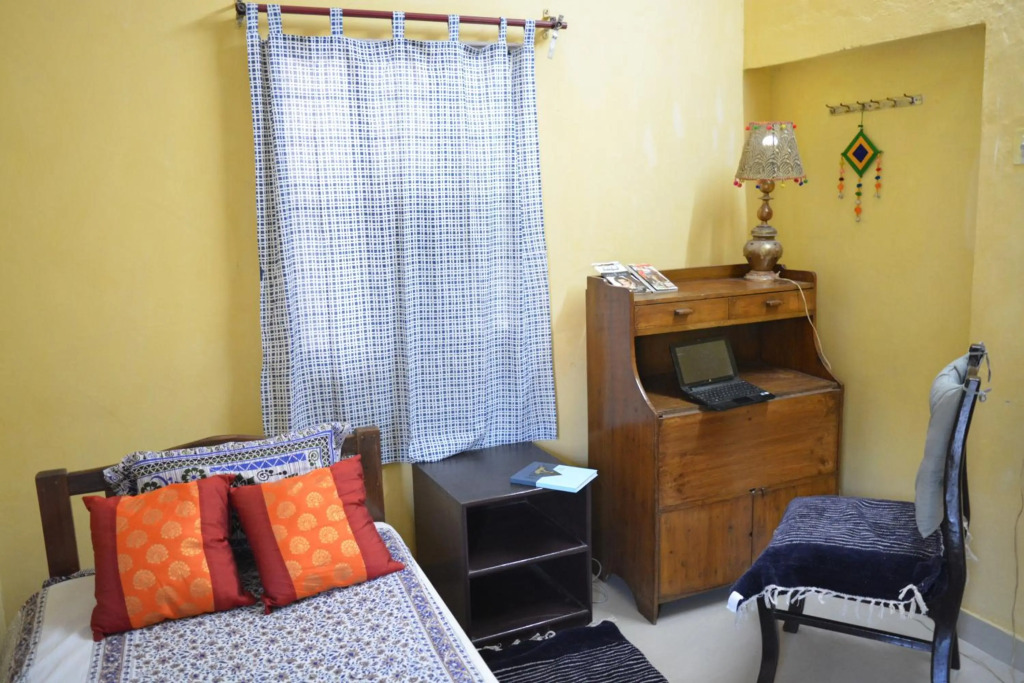 Nadya Homestay For Female & family