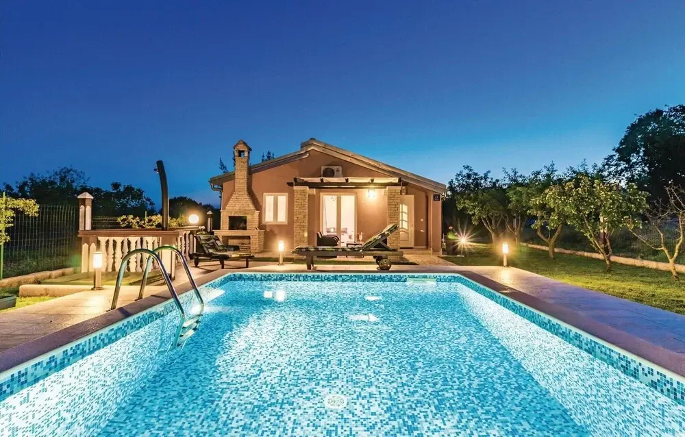Beautiful Home in Pula With Wifi and 2 Bedrooms