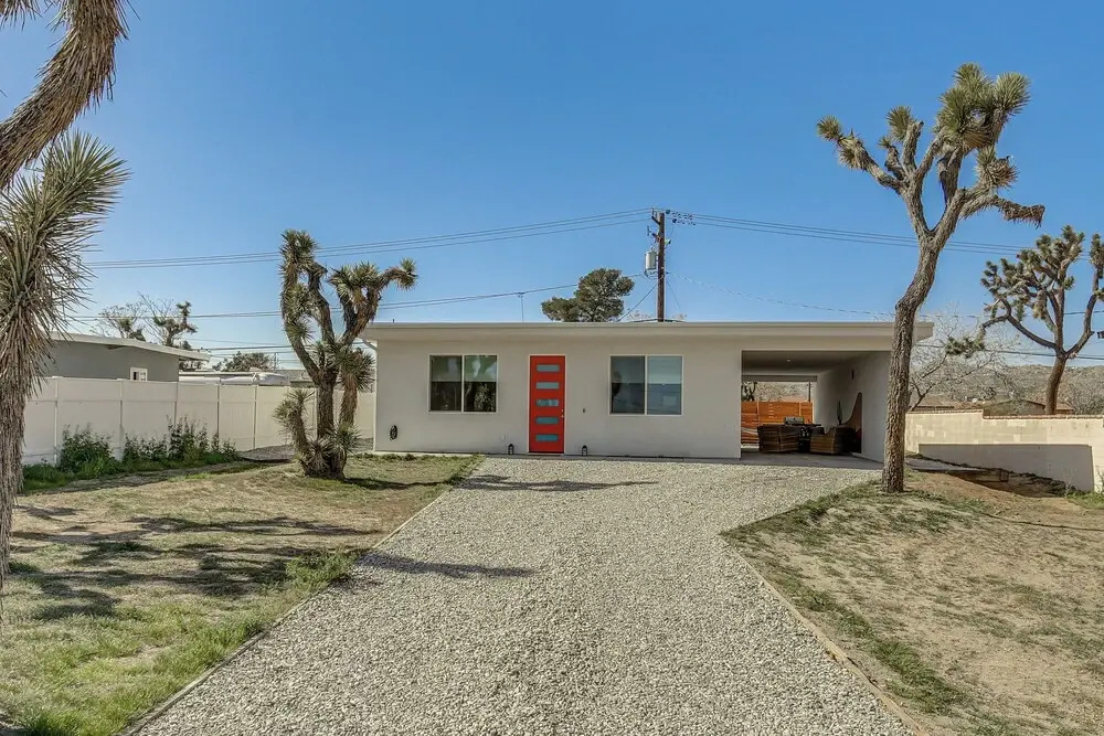 9 Mi to Joshua Tree! Desert Retreat w/ Fire Pit