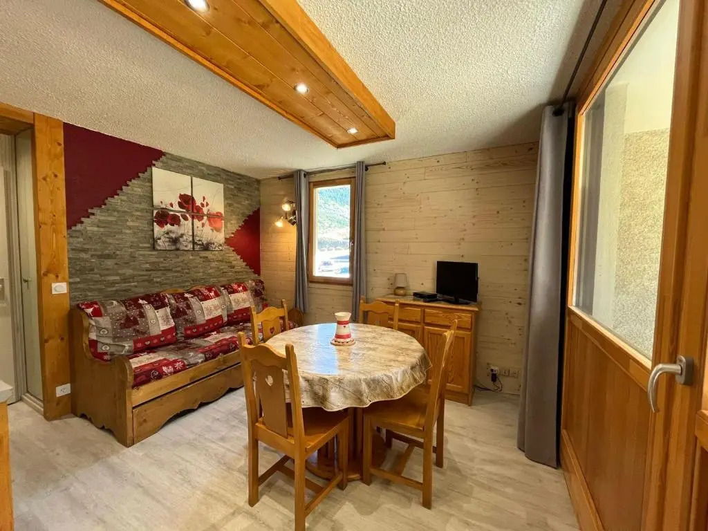 Appartement Lanslevillard, 2 pièces, 4 personnes - FR-1-508-178