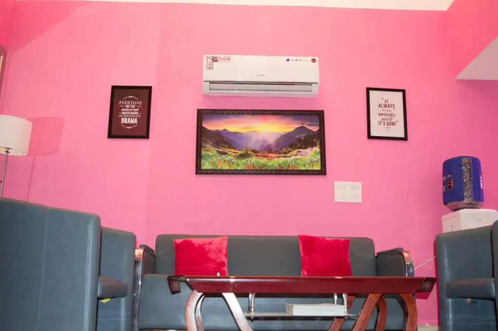 LA Rooms