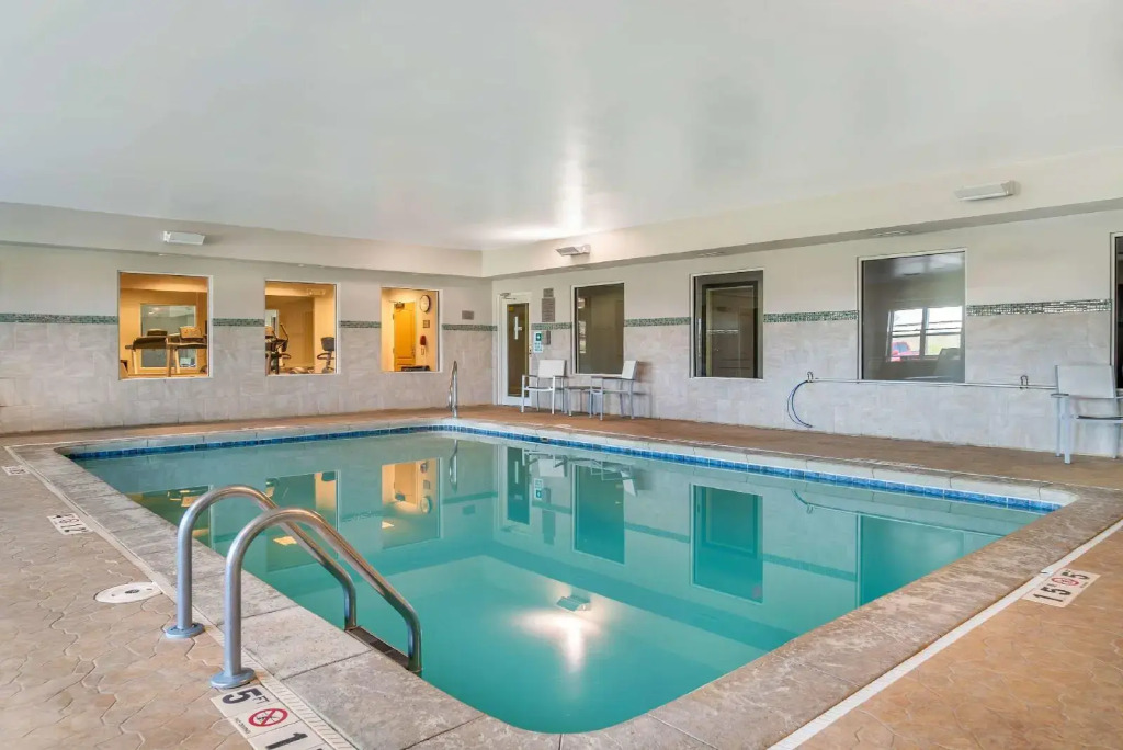 Country Inn & Suites by Radisson, Rossford - Toledo South