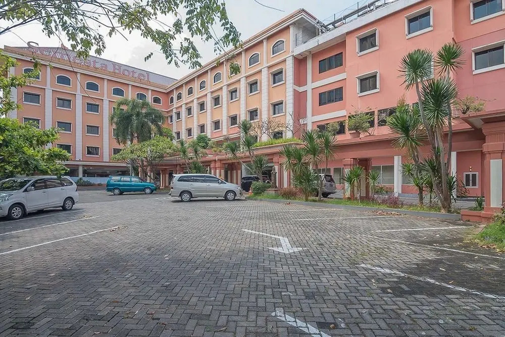 RedDoorz Premium Syariah @ Semarang City Center