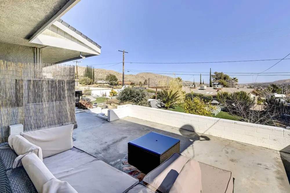 Tranquil Home w/ Pool - 14 Mi to Joshua Tree!