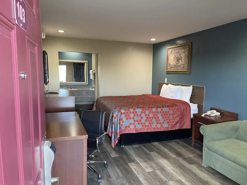 Deluxe Inn