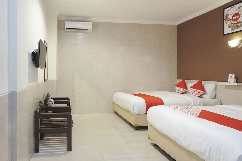 OYO 693 Hotel Safara