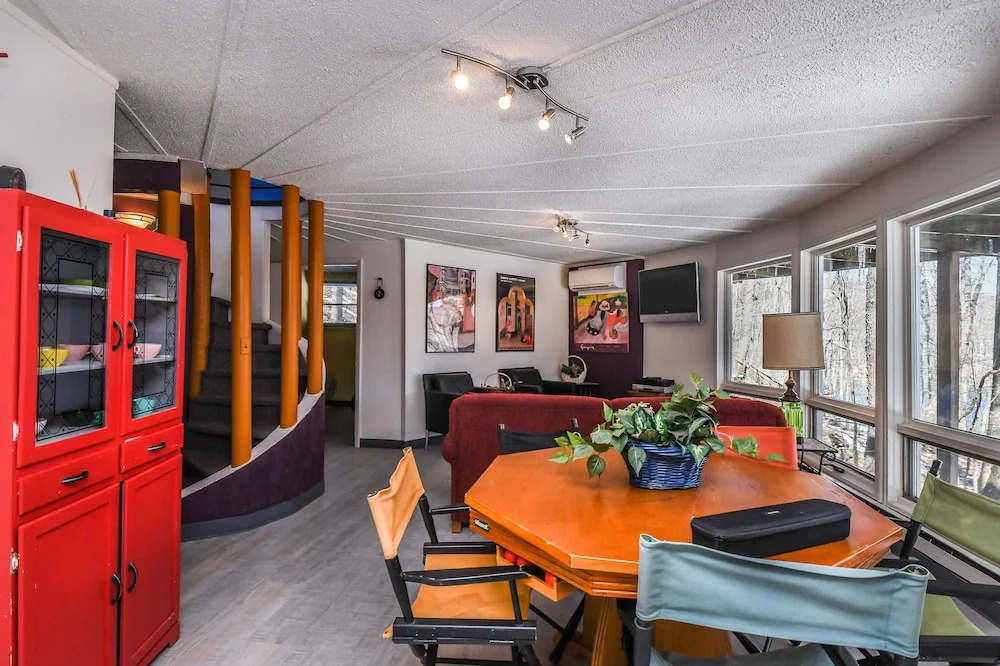 Retro Lake Landing 3 Bedroom House