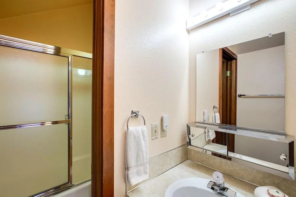 85SW - Fireplace - WiFi - Washer/Dryer - Dishwasher - Sleeps 4
