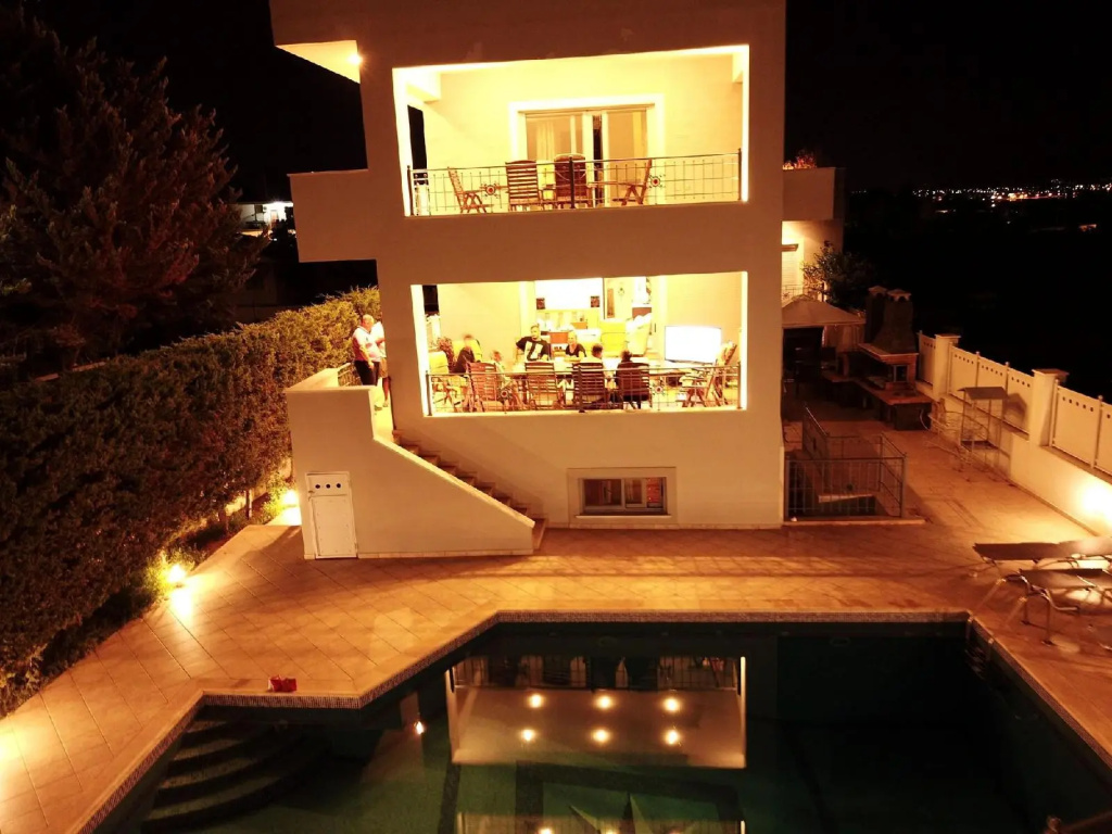 Villa dIrene-near athens airport , 200 meters from the beach davis