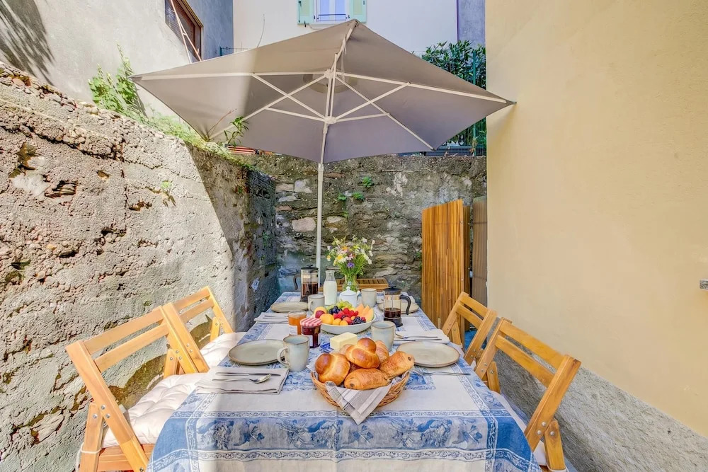 Gaia on Stresa Hill: 2BR with AC and Outdoor Space - Happy Rentals