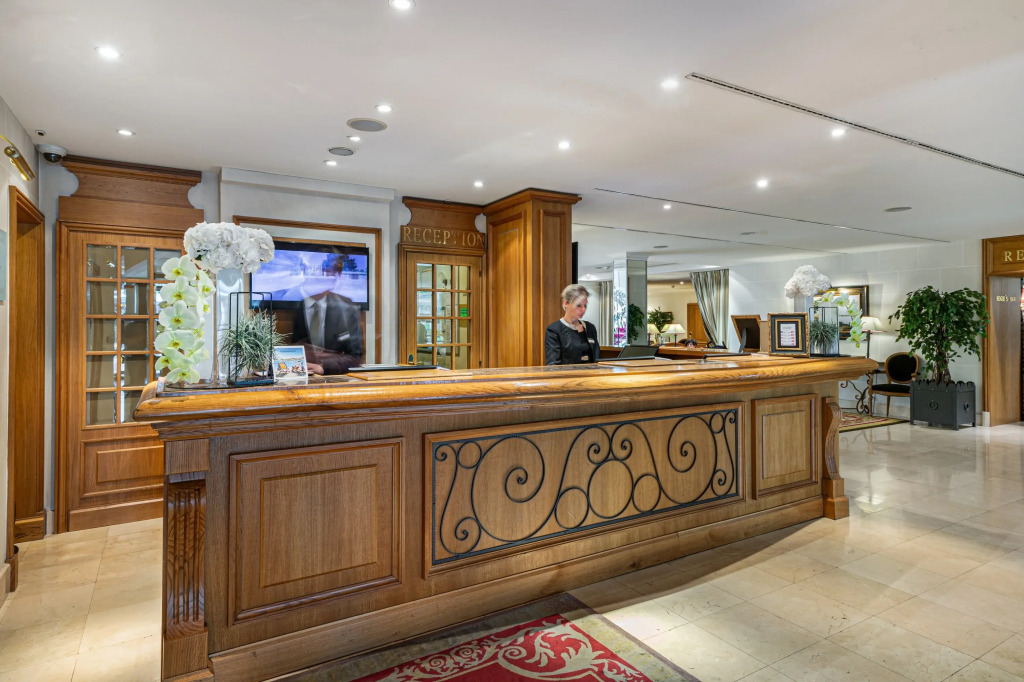 Royal Manotel