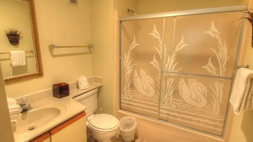 La Vista - 2 Br Condo