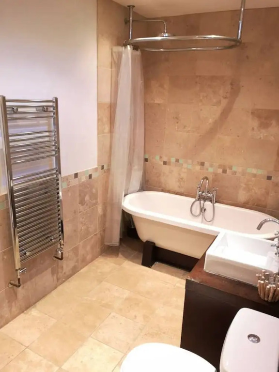 Spacious and Homely 3 Bedroom Clifton Flat